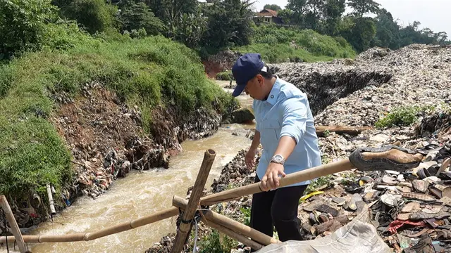 Longsor Sampah TPA ke Kali Pesanggrahan Jadi Biang Kerok Penyebab Banjir