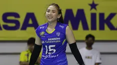Bagi penggemar Bandung bjb Tandamata, nama Yolla Yuliana tentu saja sudah tak asing lagi. Pesonanya menjadi magnet bagi para penonton, yuk lihat ragam ekspresi Yolla Yuliana ketika berada di lapangan. (Bola.com/M Iqbal Ichsan)