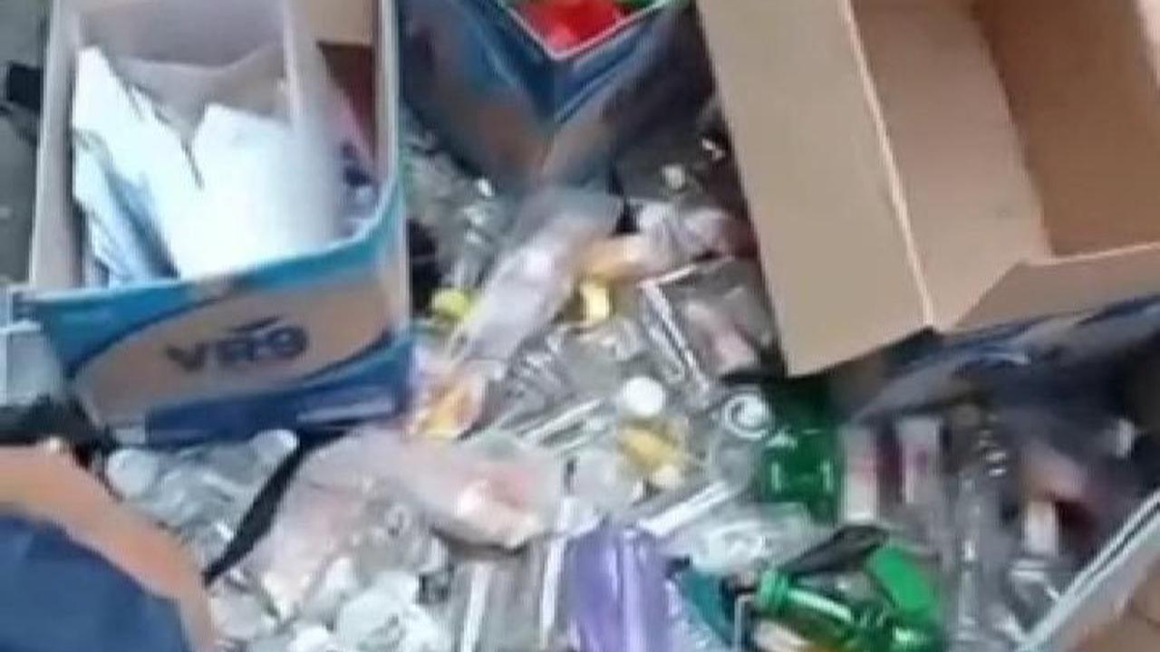 Saat satu pria yang diamankan emak-emak diserahkan ke polisi, kata Niko, tidak ditemukan adanya barang bukti narkoba, hanya alat isap sabu dan uang tunai.