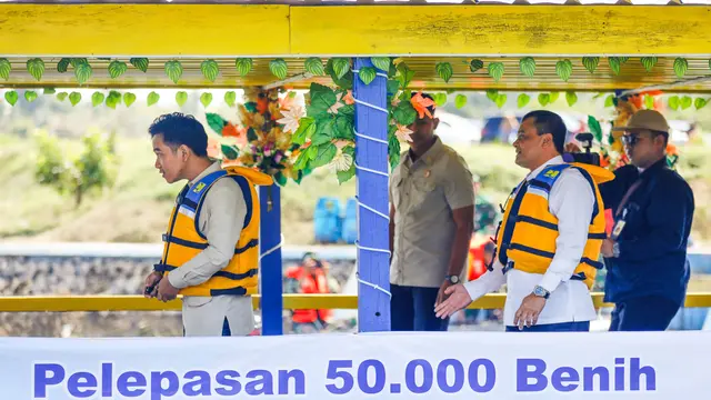 Dorong Perekonomian Warga, Gubernur Jateng Dampingi Wapres Tebar 50 Ribu Benih Ikan di Rowo Jombor