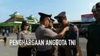 Seorang anggota TNI mendapat penghargaan dari Polres Grobogan setelah dedikasinya dalam membantu kerja polisi dalam menangkap pencuri.