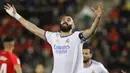 Karim Benzema. Striker berusia 34 tahun yang kini menjalani musim ke-13 bersama Real Madrid ini baru saja menggeser Thierry Henry di peringkat pertama. Total ia telah mencetak 413 gol, dengan rincian 377 gol dicetak bersama klub dan 36 gol bersama Timnas Prancis. (AP/Francisco Ubilla)