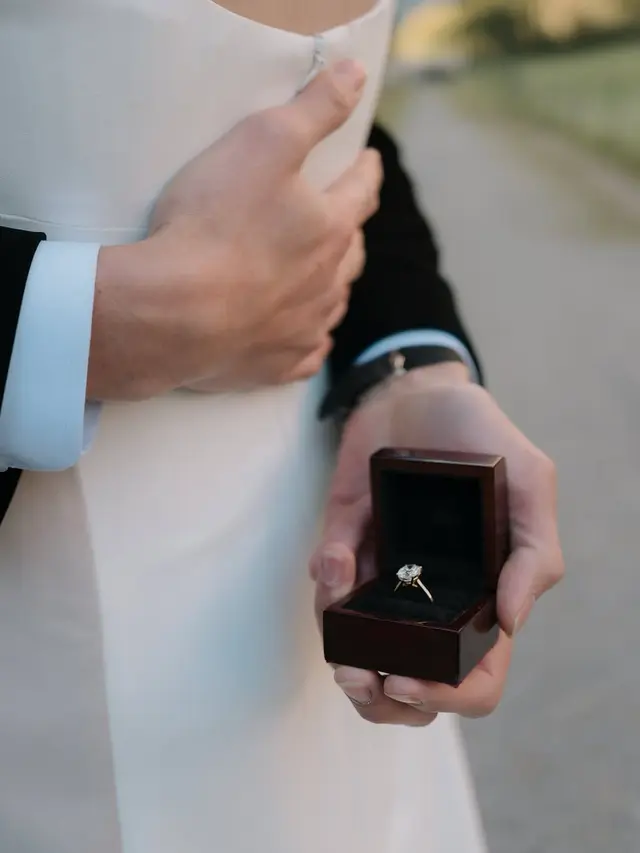 Foto Detail Cincin Syifa Hadju saat Dilamar El Rumi