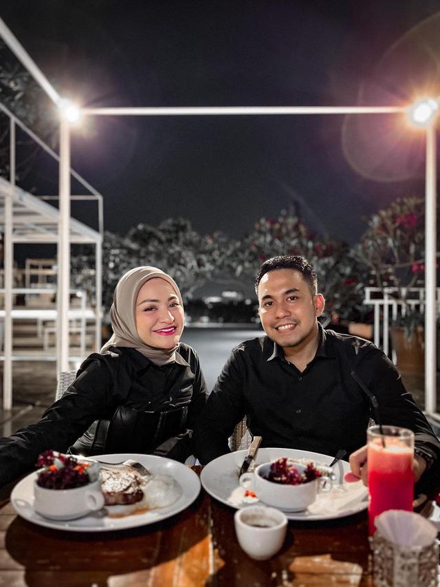 Nathalie Holscher unggah foto dinner romantis dengan sang kekasih