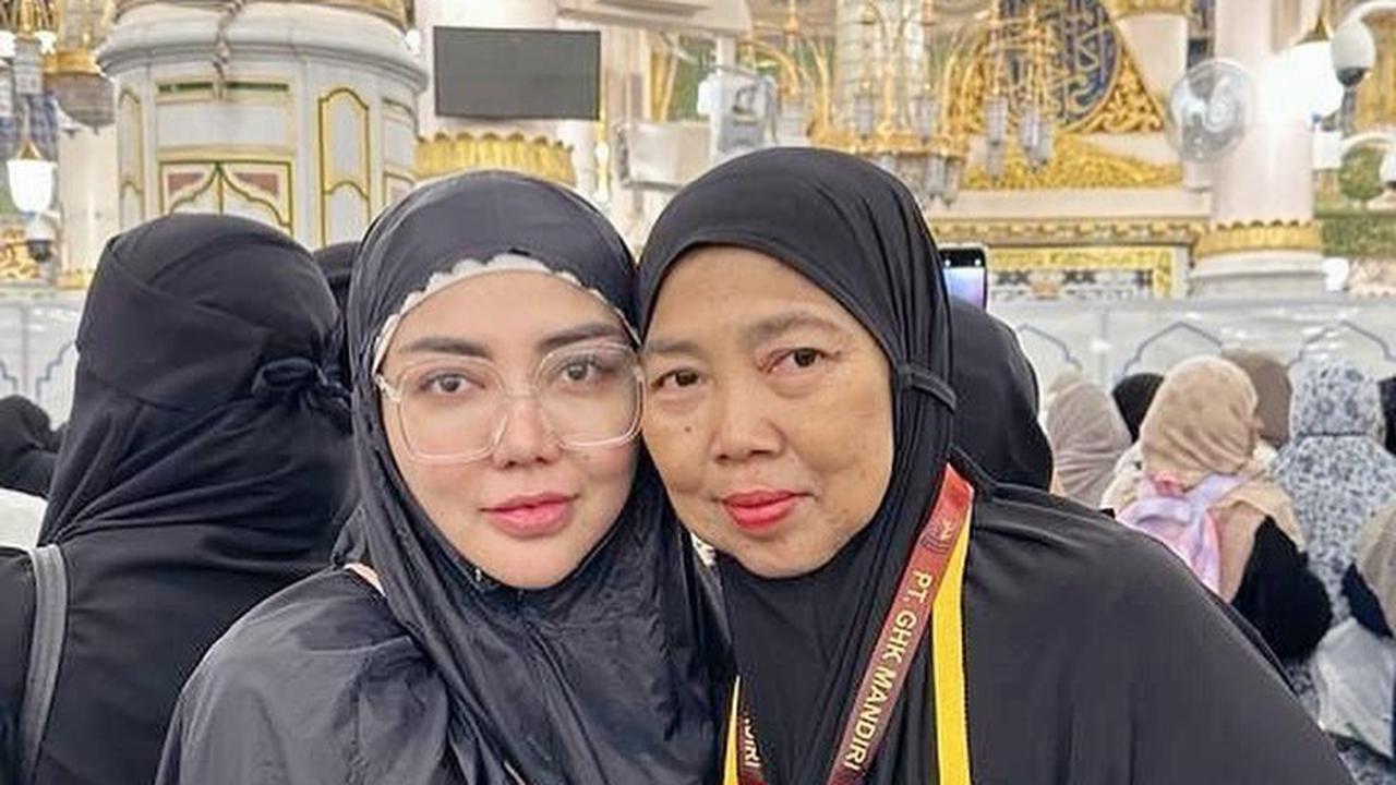 Bella Shofie dan ibunda, Hj. Agustini. (Instagram/ bellashofie_rigan)