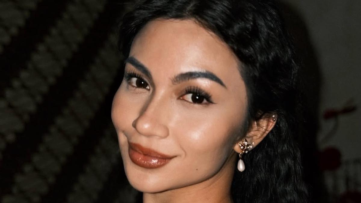 Makeup untuk Acara Malam: Ciptakan Look Glam Tanpa Kesan Berlebihan