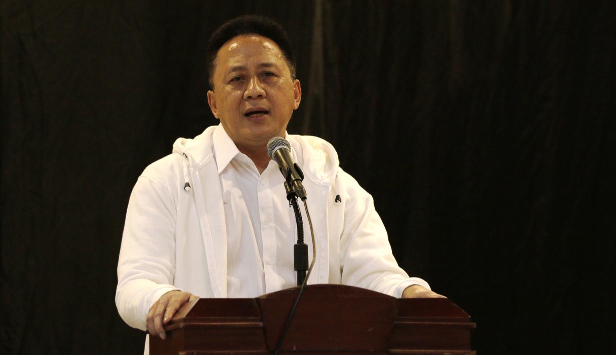 Ketua Bekraf, Triawan Munaf, memberikan sambutan saat pembekalan 16 tim esports Piala Presiden 2019 di Gedung Krida Bhakti Setneg, Jakarta, Selasa (26/3). Final turnamen akan diselengarakan pada 30-31 Maret mendatang. (Bola.com/Yoppy Renato)