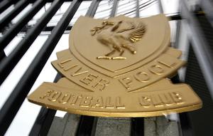 Logo dan ilustrasi Liverpool. (AFP/Paul Ellis)