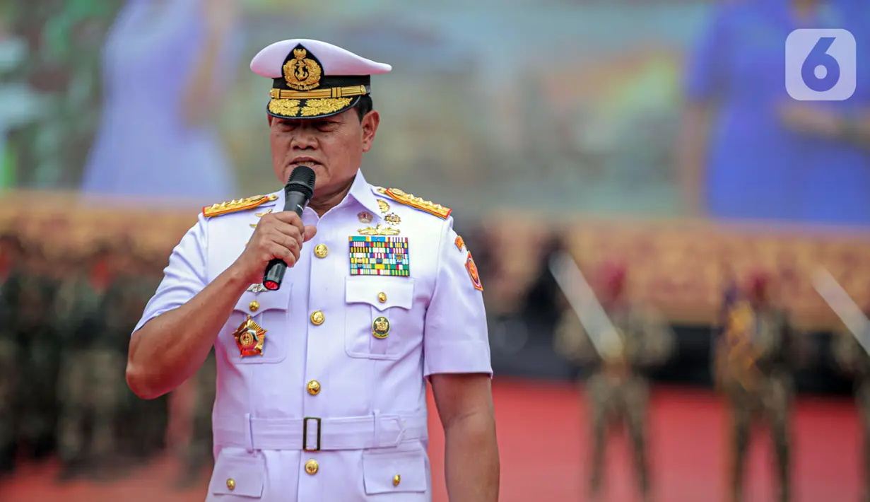 Panglima TNI Laksamana TNI Yudo Margono menyampaikan sambutan pada acara serah terima jabatan Panglima di Mabes TNI, Cilangkap, Jakarta, Selasa (20/12/2022). Yudo Margono dilantik sebagai Panglima TNI oleh Presiden Joko Widodo pada 19 Desember 2022 berdasarkan Keputusan Presiden Republik Indonesia Nomor 91/TNI/2022 tentang Pemberhentian dan Pengangkatan Panglima Tentara Nasional Indonesia. (Liputan6.com/Faizal Fanani)