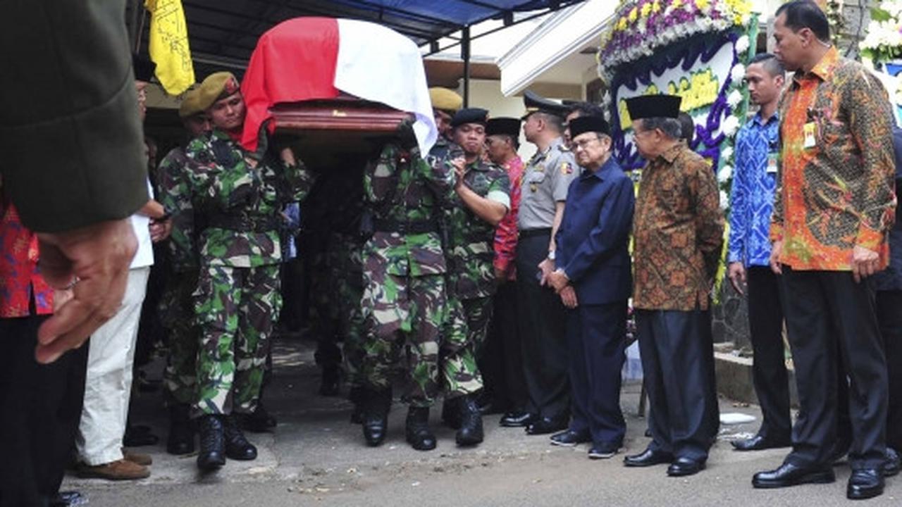 Wapres JK ikut salatkan jenazah mantan Menkeu Ali Wardhana