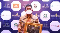 Direktur Utama BPJS Kesehatan Ali Ghufron Mukti dalam Kategori Best CEOs.