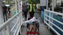 Penyandang disabilitas mencoba jembatan penyeberangan di kawasan Dukuh Atas, Jakarta, Senin (3/12). Kegiatan ini dalam rangka menguji  beragam fasilitas umum bagi para penyandang disabilitas. (Merdeka.com/Arie Basuki)