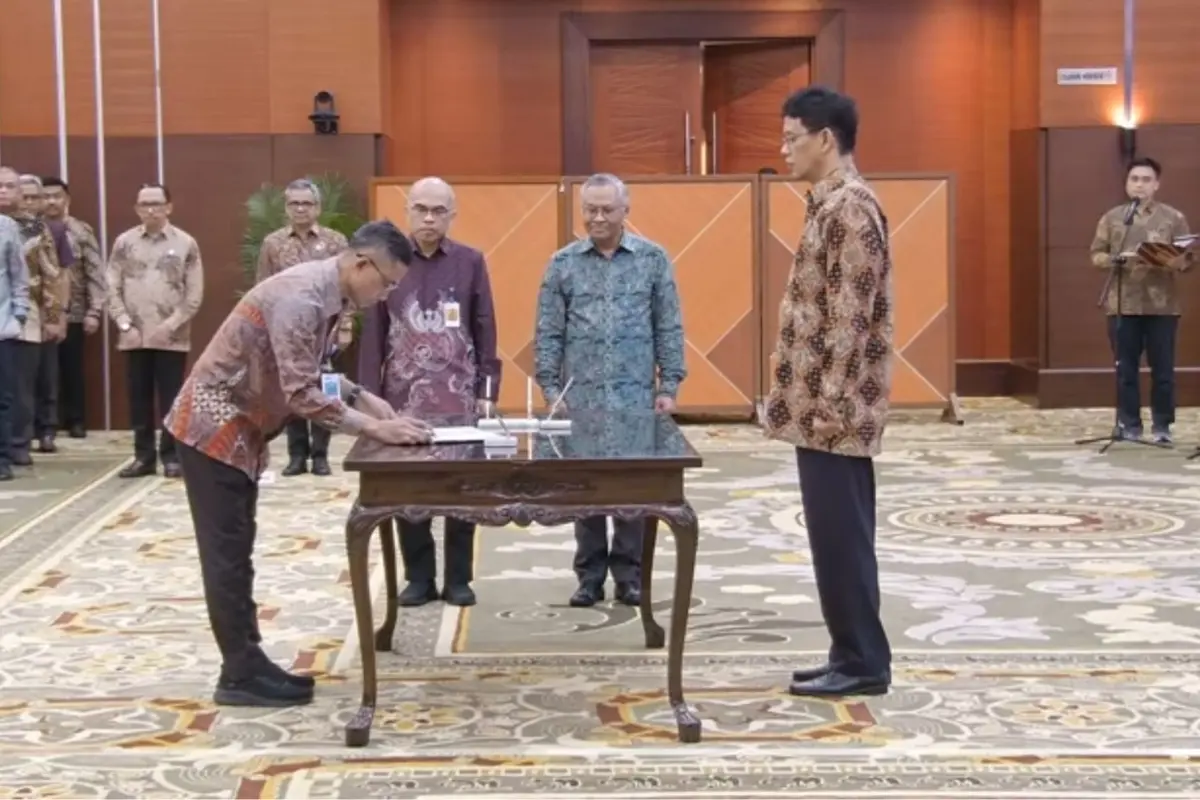 Menteri Keuangan Purbaya Yudhi Sadewa melantik lima pejabat baru di lingkungan Kementerian Keuangan (Kemenkeu). (Liputan6.com/Tian)