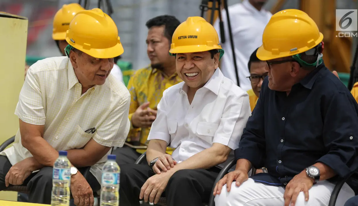 Senyuman Setya Novanto di peresmian pembangunan Gedung Panca Bakti DPP Golkar di Jakarta, Minggu (12/11). (Liputan6.com/Faizal Fanani)