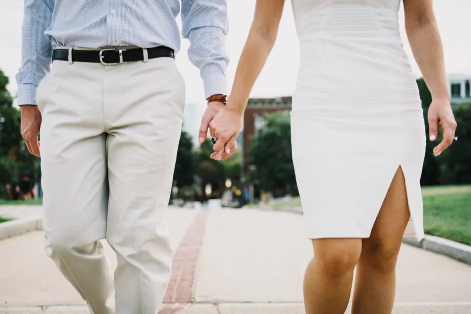 Nggak usah takut, pernikahan nggak akan membatasi kebebasan dan kebahagiaanmu. (Foto: pexels.com)