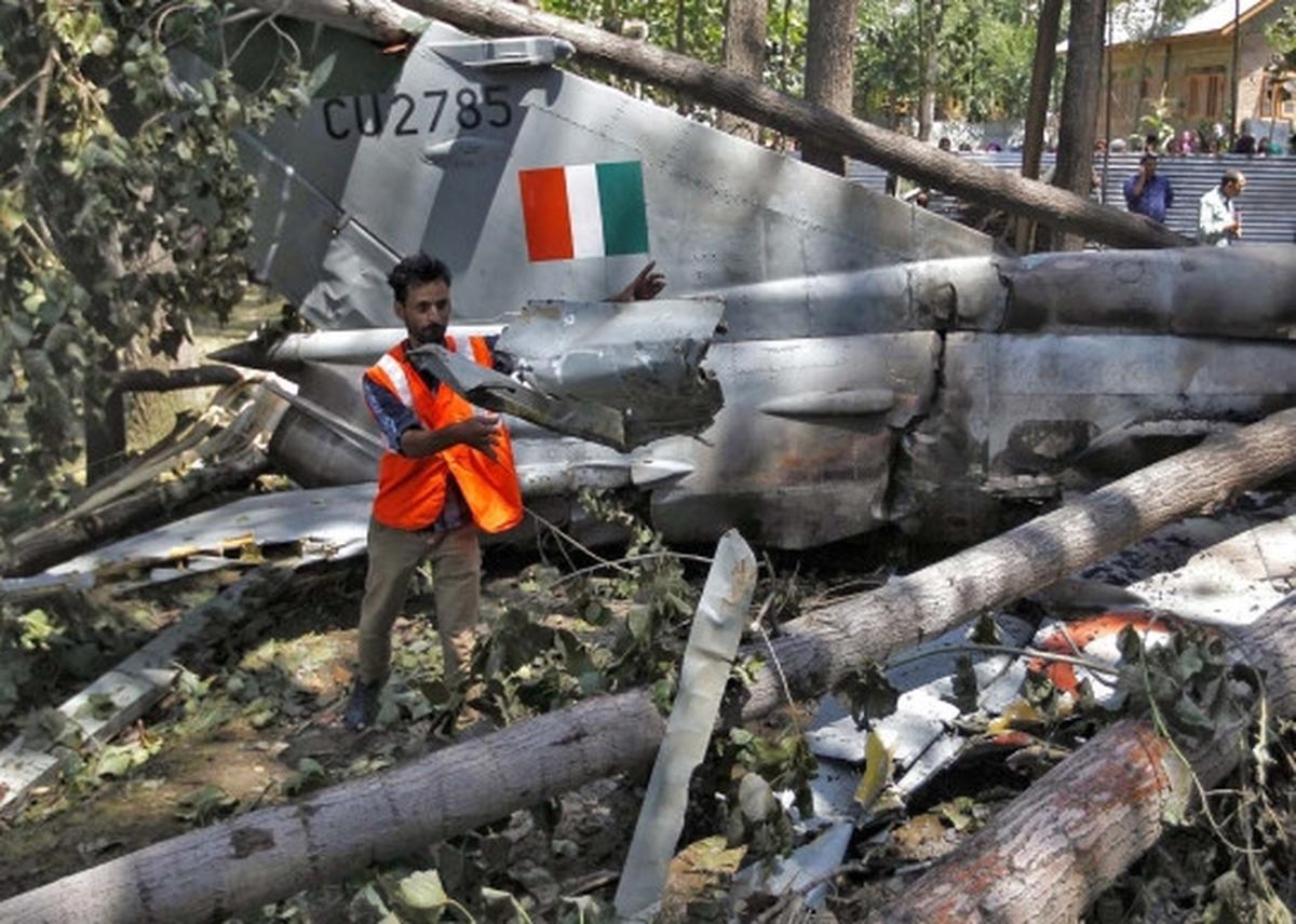 Gagal manuver, jet MiG-21 militer India jatuh