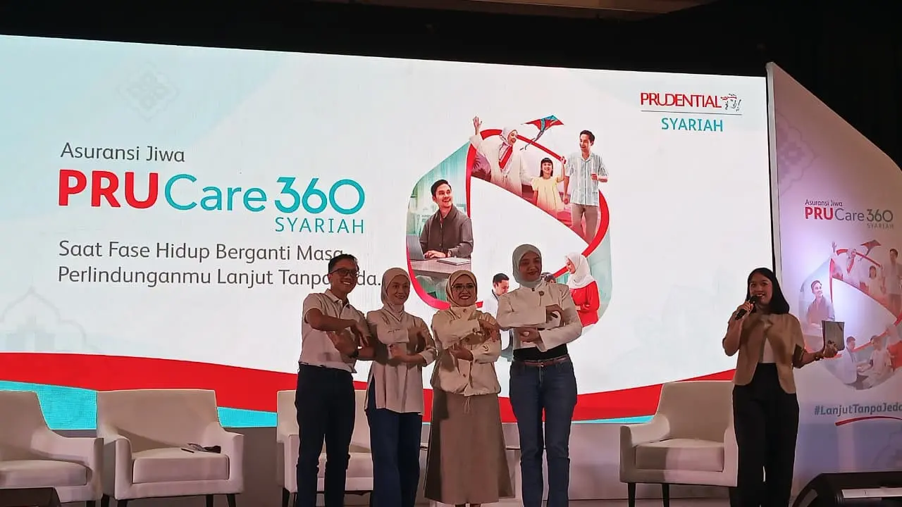 Kreator Konten Home Living @asa_living Lukman & Ida, Chief Product and Health Officer Prudential Syariah Ika Meynita, dan Chief Customer Marketing Officer Prudential Syariah Vivin Arbianti Gautama