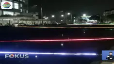 Usai ditutup kain hitam, Kali Sentiong atau Kali Item dipercantik dengan lampu warna-warni.