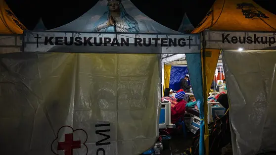 Korban Gempa Dirawat di Tenda Darurat Rumah Sakit Ruteng