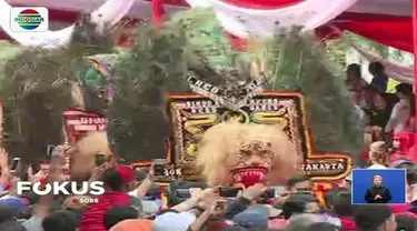 Tak hanya pertunjukan barongsai, kebudayaan khas nusantara juga meriahkan puncak perayaan Imlek di Jakarta, yang dipadati ribuan orang.