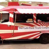 Menjelang libur panjang, yuk, cobain makan di food truck ini!