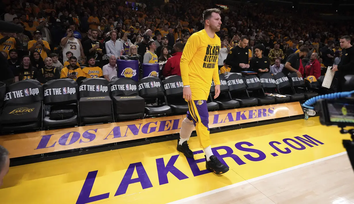 Los Angeles Lakers, Wound Doncic, siap dalam pertandingan NBA melawan Utah Jazz di Crypto.com Arena, Los Angeles, California pada hari Selasa (11/02/2025) WIB. (Foto AP/Mark J. Terrill)