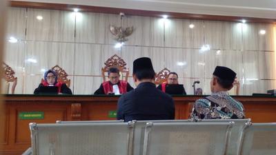 Bupati Bekasi Nonaktif Ade Kuswara Minta Dibebaskan