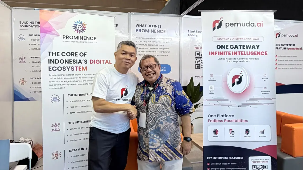 Director & Founder Prominence, Edi Sugianto bersama Founder Onno Center, Onno W. Purbo. Credit: Prominence