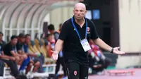 Pelatih PSM Makassar, Bernardo Tavares saat melawan Arema FC pada laga BRI Liga 1 2022/2023 di Stadion PTIK, Jakarta, Sabtu (4/2/2023). PSM Makassar menang dengan skor 1-0. (Bola.com/M Iqbal Ichsan)