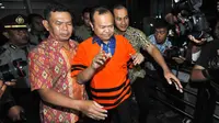 Mantan Sekjen Partai Nasdem yang juga anggota DPR Patrice Rio Capella ditahan usai diperiksa 9 jam di Gedung KPK, Jakarta, Jumat (23/10/2015). (Liputan6.com/Helmi Afandi)
