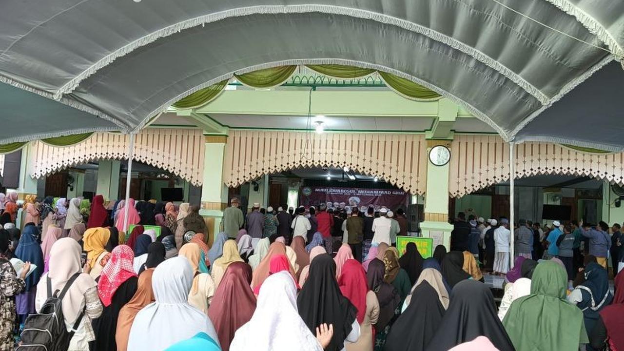 Trivia Masjid Kauman: Ratusan Warga Ikuti Doa Bersama Semarang Damai, Tolak Anarkisme