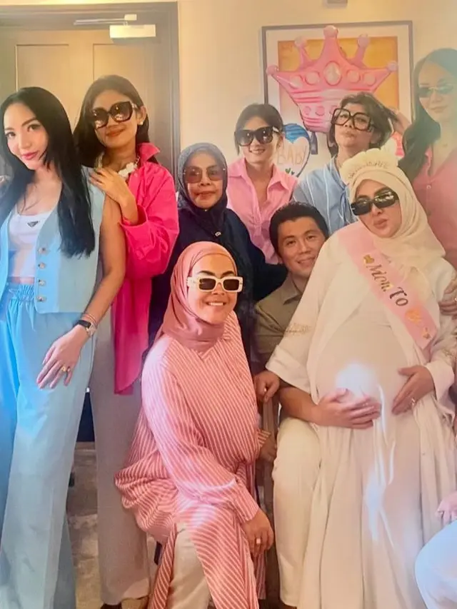 Syahrini Mendapat Kejutan Bridal Shower dari Para Sahabat