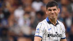 Atalanta berusaha membalas usai kebobolan. Salah satunya melalui Ruslan Malinovskiy pada menit ke-8 yang melepaskan tembakan dari luar kotak penalti, namun masih melebar dari gawang Samir Handanovic. (AFP/Marco Bertorello)