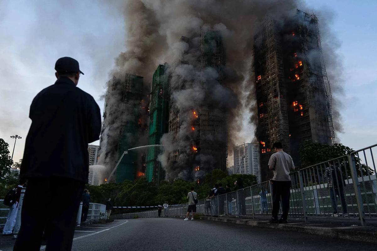 FOTO: Mengerikan! Kebakaran Hebat di Hong Kong Tewaskan 13 Warga dan Lukai Belasan Lainnya