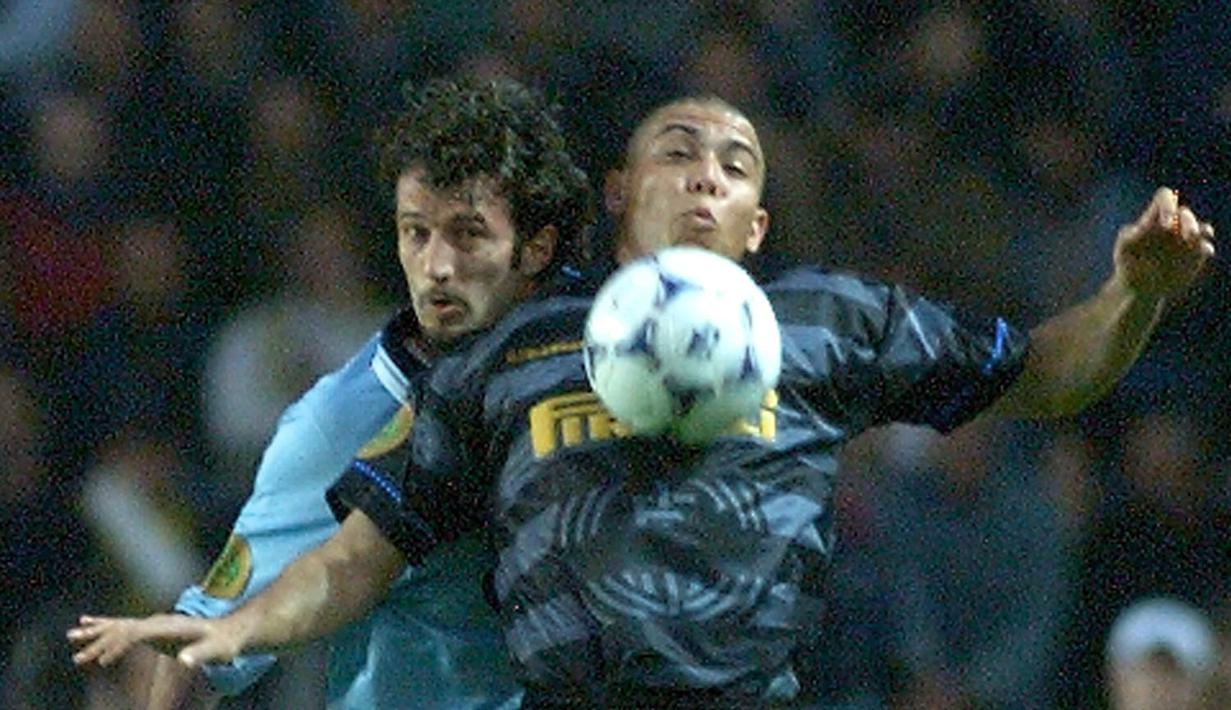Ronaldo Luis Nazario da Lima memperkuat Inter Milan pada tahun 1997-2002 dan mempersembahkan gelar Piala UEFA pada tahun 1998. (AFP/Patrick Kovarik)
