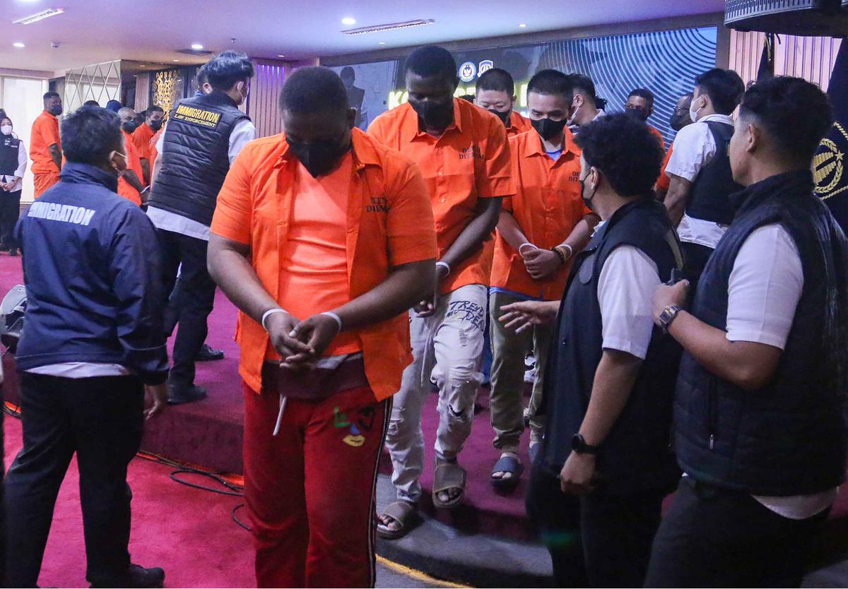 FOTO: Operasi Wira Waspada: 196 WNA Diamankan, Banyak Gunakan Izin Tinggal dan Investor Fiktif