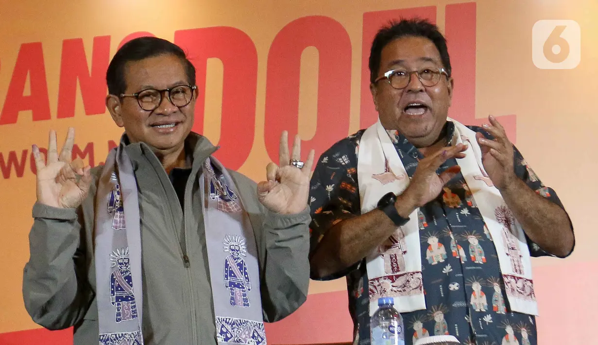 Calon gubernur dan wakil gubernur DKI Jakarta nomor urut 3, Pramono Anung (kiri) bersama Rano Karno saat menyampaikan keterangan terkait hasil hitung cepat pada Pemilihan Kepala Daerah (Pilkada) Serentak 2024 di Jakarta, Rabu (27/11/2024). (Liputan6.com/Herman Zakharia)