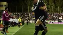 James Rodriguez melakukan selebrasi sete;ah menjebol gawang Rayo Vallecano (AFP)