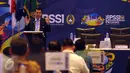 Plt Ketua Umum PSSI, Hinca Pandjaitan memberikan sambutan pembuka Kongres Luar Biasa PSSI di Jakarta, Rabu (3/8). Kongres untuk menetapkan agenda utama pemilihan pengurus baru pada Kongres Luar Biasa PSSI mendatang. (Liputan6.com/Helmi Fithriansyah)