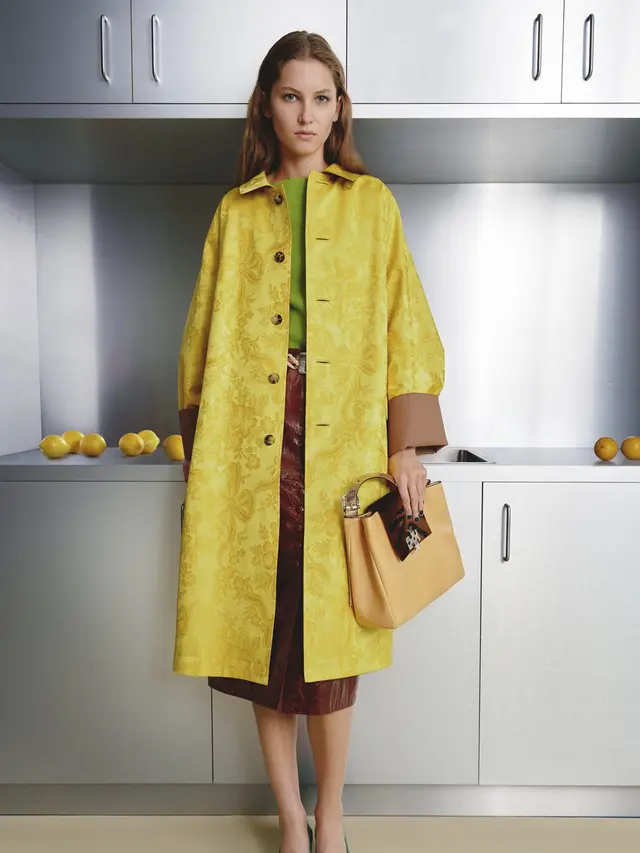 Tory Burch Resort 2027, Saat Gaya Klasik Bertemu Sentuhan Eksentrik yang Chic