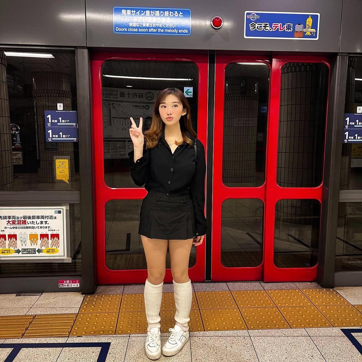 Potret Livy Renata dengan Outfit Casual, Dari Pakai Hoodie hingga Tanktop