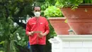 Presiden Joko Widodo berjalan bersiap menjalani vaksinasi COVID-19 dosis kedua di Kompleks Istana Kepresidenan, Jakarta, Rabu (27/1/2021). Vaksin CoronaVac membutuhkan dua kali penyuntikan masing-masing sebanyak 0,5 mililiter dengan jarak waktu 14 hari. (Lukas/Biro Pers Sekretariat Presiden)