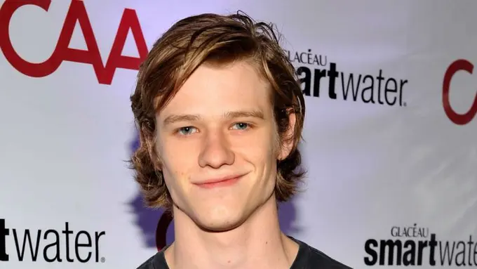 [Bintang] Lucas Till