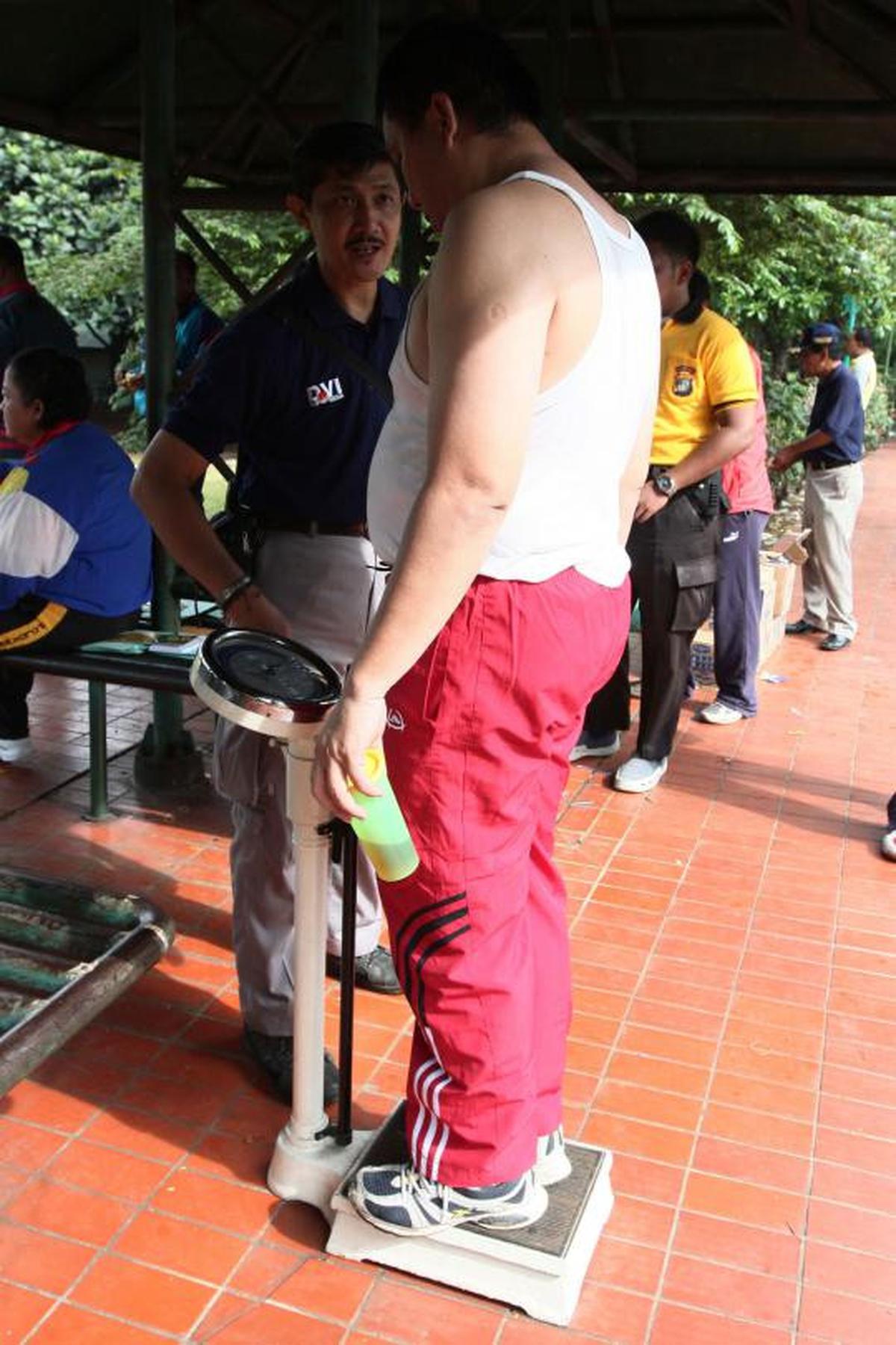 Puluhan Polisi gendut ikuti senam kurus di TMII