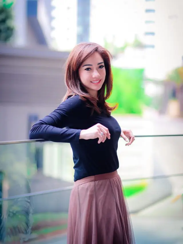 7 Potret Dea Tunggaesti, Kakak Reisa Broto Asmoro yang Tak Kalah Memesona