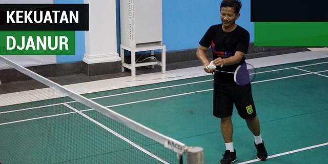 VIDEO: Irfan Jaya Coba Kekuatan Djanur di Lapangan Bulu Tangkis