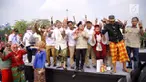 Para relawan dan pendukung pasangan capres-cawapres Joko Widodo (Jokwoi)-Ma'ruf Amin dan Prabowo Subianto-Sandiaga Uno turut meramaikan kawasan Monas, tempat kampanye damia berlangsung.