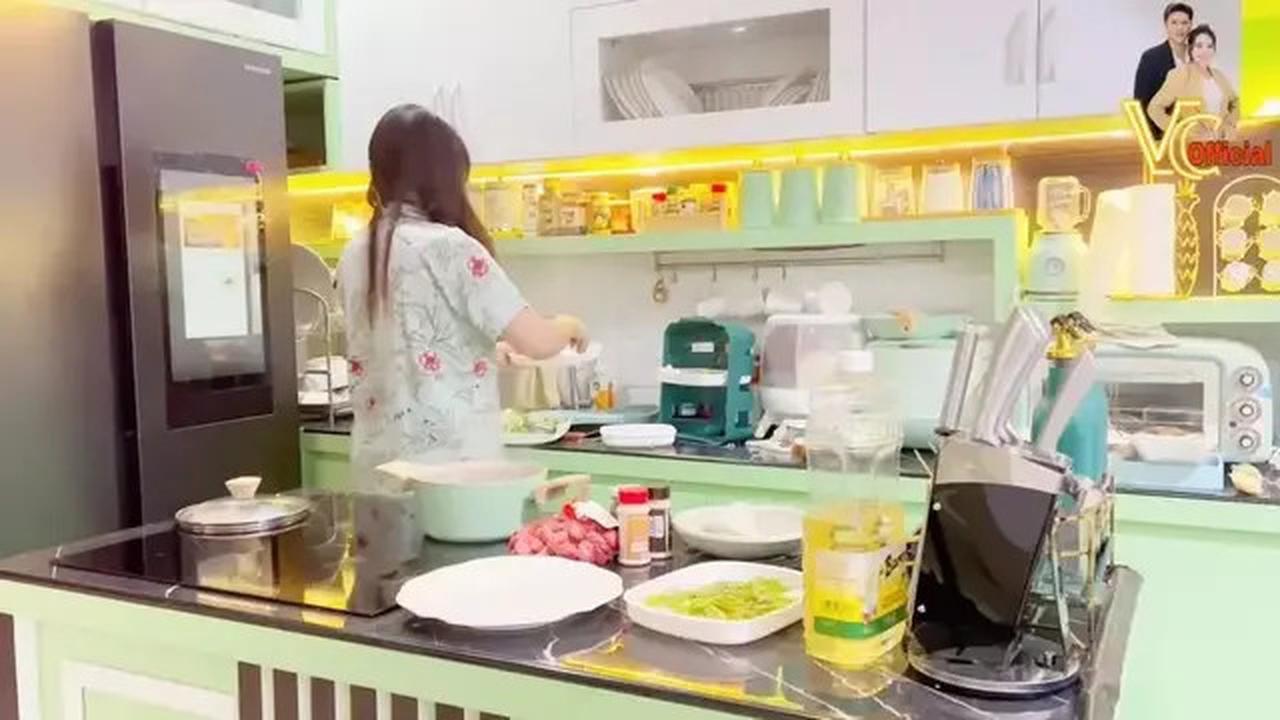 Potret Dapur Estetik di Rumah Mewah Via Vallen, Modelnya Simple dan Enak Dipandang