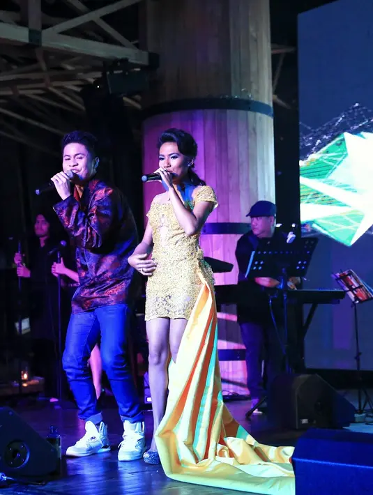 Meski malam itu Jakarta sedang diguyur hujan lebat, tidak menyurutkan para penonton memadati arena konser yang berlangsung Exodus Dinning, Kuningan City, Jakarta Selatan, Rabu (7/9/2016) malam. (Adrian Putra/Bintang.com)