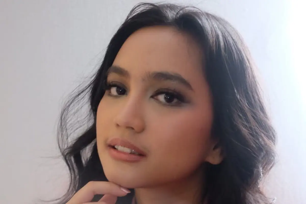 FOTO: Pesona Rachel Amanda Dengan Makeup Tebal, Bikin Pangling